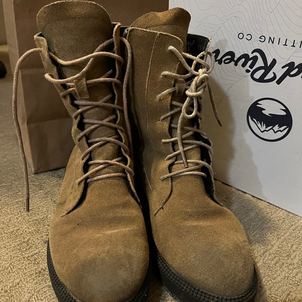 Boots - Picture 4 of 6